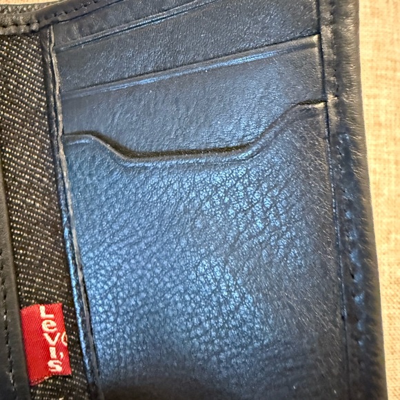LEVI'S, MENS BLACK TRI FOLD MEN'S WALLET, RFID PROTECTION - Picture 4 of 10